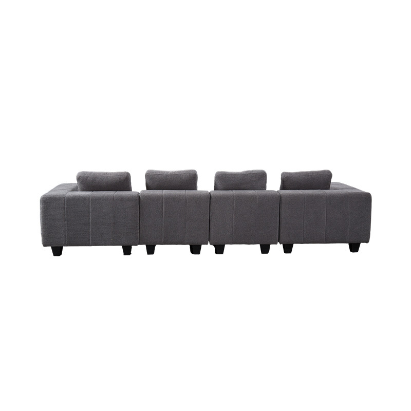 Grote modulaire L-vormige bank van lichtgrijze stof met vierkante kussens, moderne minimalistische stijl Grote modulaire L-vormige bank van lichtgrijze stof met vierkante kussens, moderne minimalistische stijl