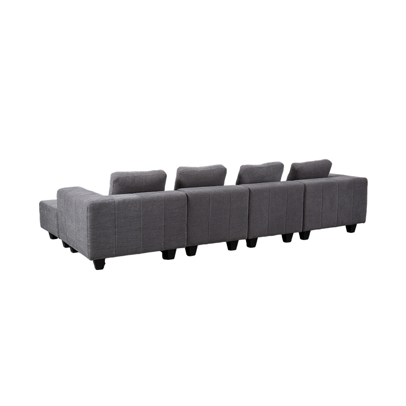 Grote modulaire L-vormige bank van lichtgrijze stof met vierkante kussens, moderne minimalistische stijl Grote modulaire L-vormige bank van lichtgrijze stof met vierkante kussens, moderne minimalistische stijl