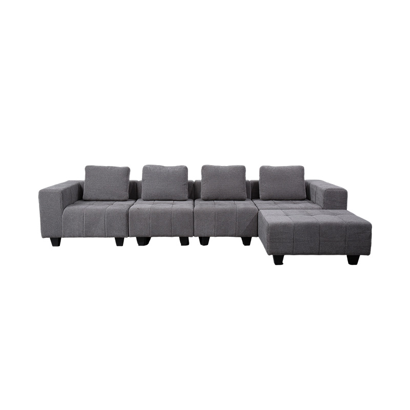 Grote modulaire L-vormige bank van lichtgrijze stof met vierkante kussens, moderne minimalistische stijl Grote modulaire L-vormige bank van lichtgrijze stof met vierkante kussens, moderne minimalistische stijl